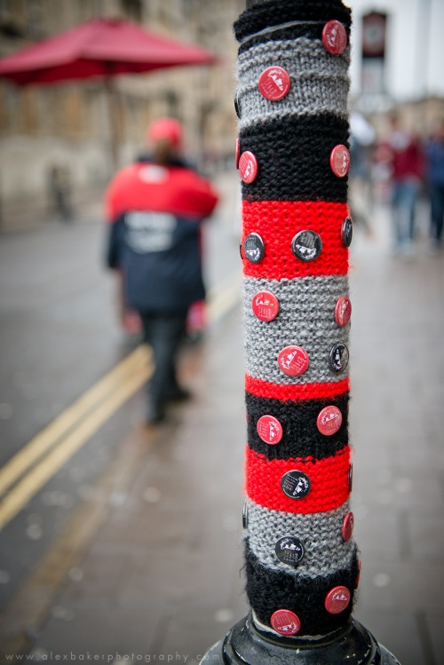 2013-Oxford-Guerilla-Graffiti-Knitting-on-Lamp-post-1